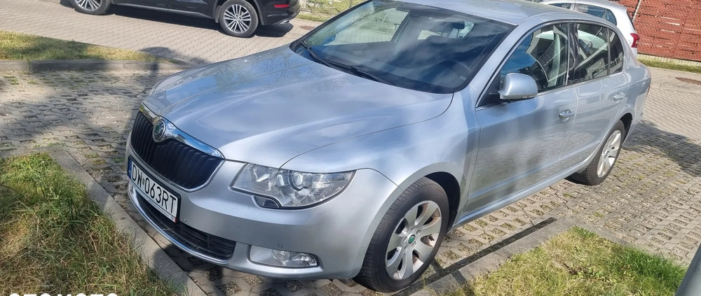 Skoda Superb cena 29900 przebieg: 308000, rok produkcji 2013 z Wrocław małe 172